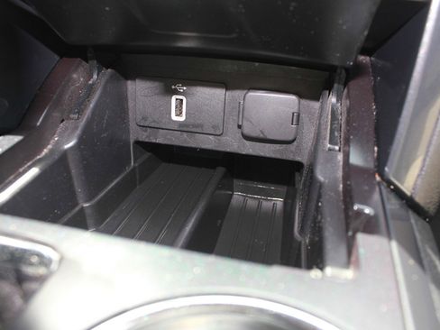 Used 2018 Ford Explorer XLT w/ Equipment Group 202A image 20