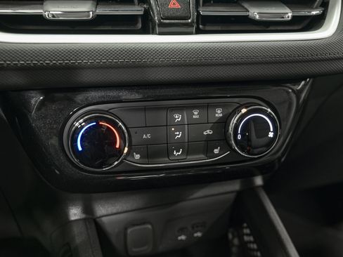 Used 2024 Chevrolet TrailBlazer LT w/ LT Cold Weather Package FWD image 21