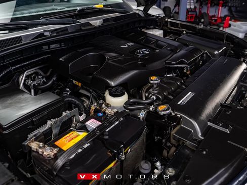 Used 2017 INFINITI QX80 4WD w/ Deluxe Technology Package image 3