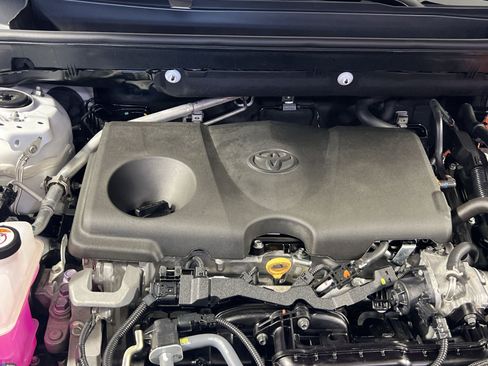 Used 2025 Toyota RAV4 XLE AWD/4WD image 30