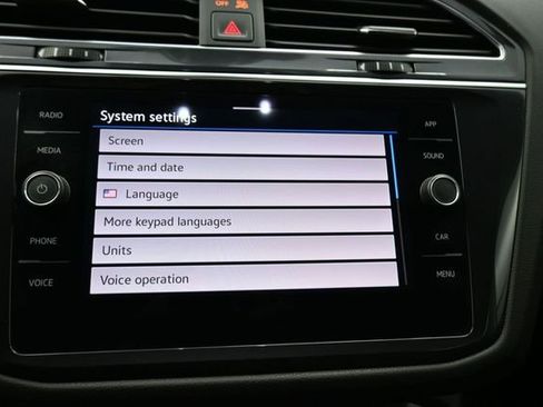 Used 2024 Volkswagen Tiguan SE FWD image 17