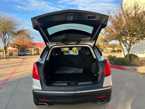 Used 2017 Cadillac XT5 Luxury w/ Driver Awareness Package image 7