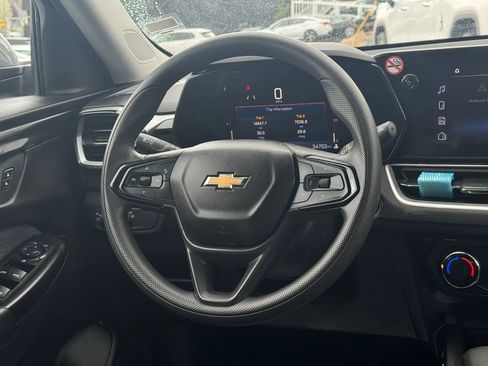 Used 2025 Chevrolet TrailBlazer LT AWD/4WD image 17