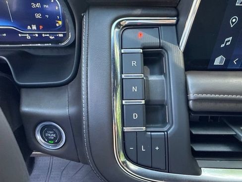 Used 2022 Chevrolet Tahoe LT w/ Luxury Package AWD/4WD image 19