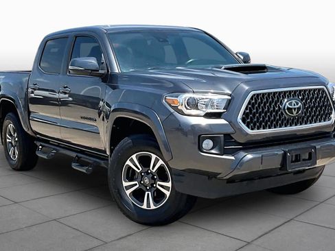 Used 2019 Toyota Tacoma TRD Sport w/ TRD Premium Sport Package RWD image 3