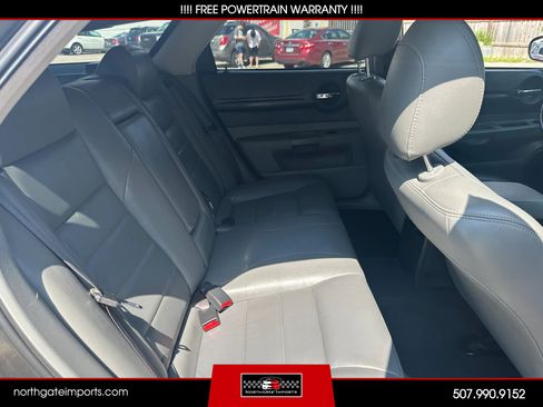 Used 2005 Dodge Magnum SE image 18