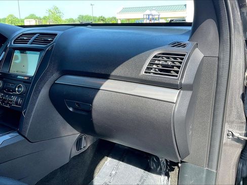Used 2018 Ford Explorer XLT w/ Equipment Group 202A FWD image 15