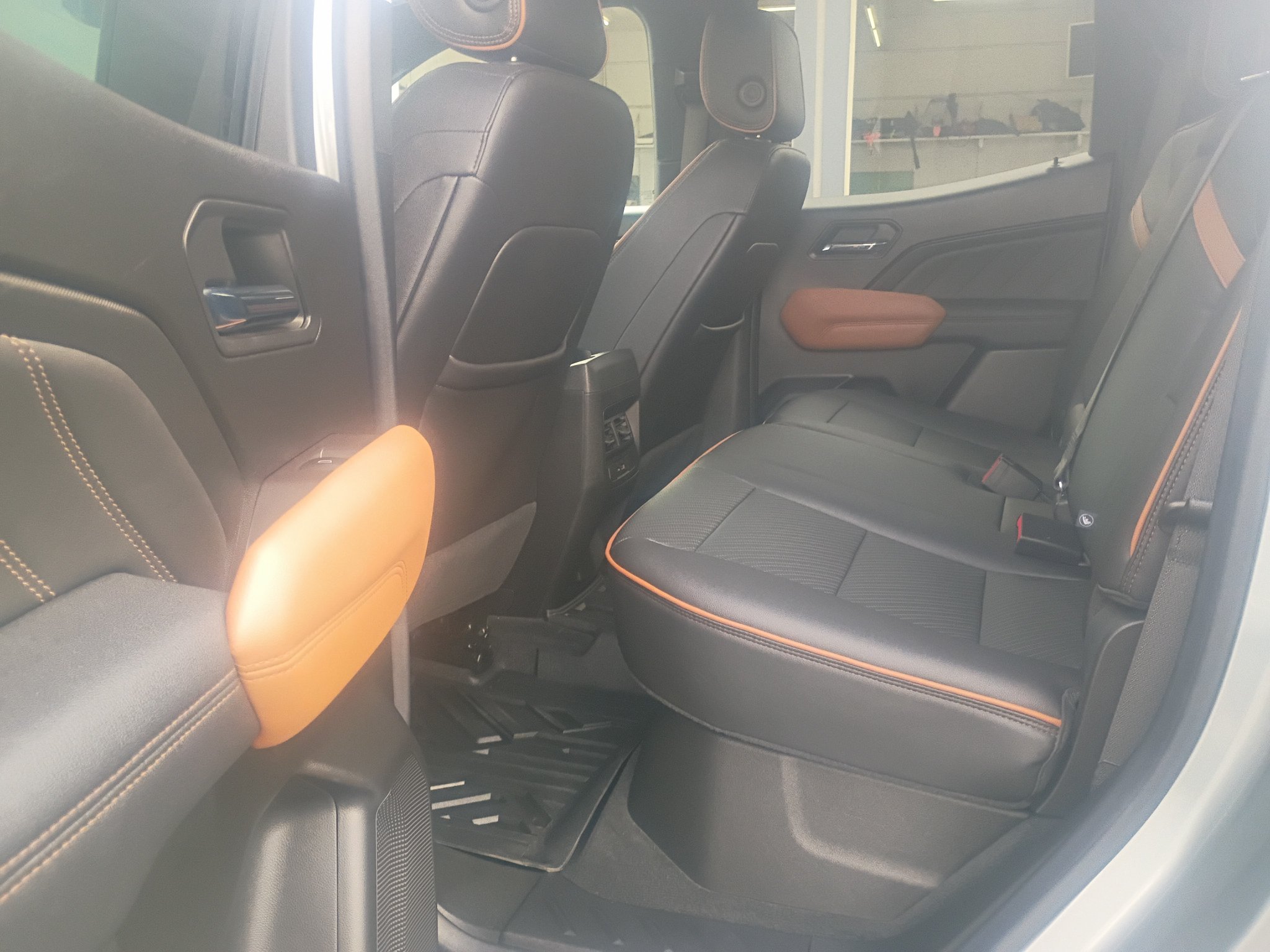 Used 2023 GMC Canyon AT4 w/ AT4 Premium Package AWD/4WD image 12