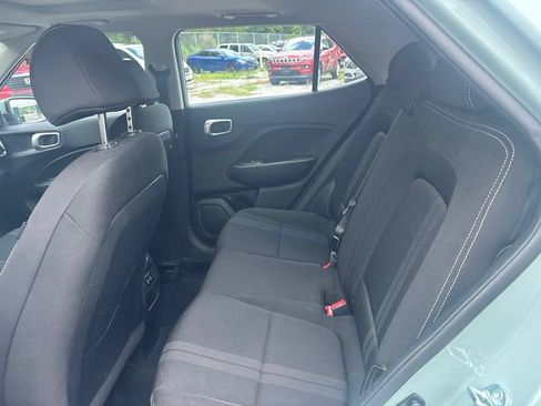 Used 2025 Hyundai Venue SEL FWD image 11