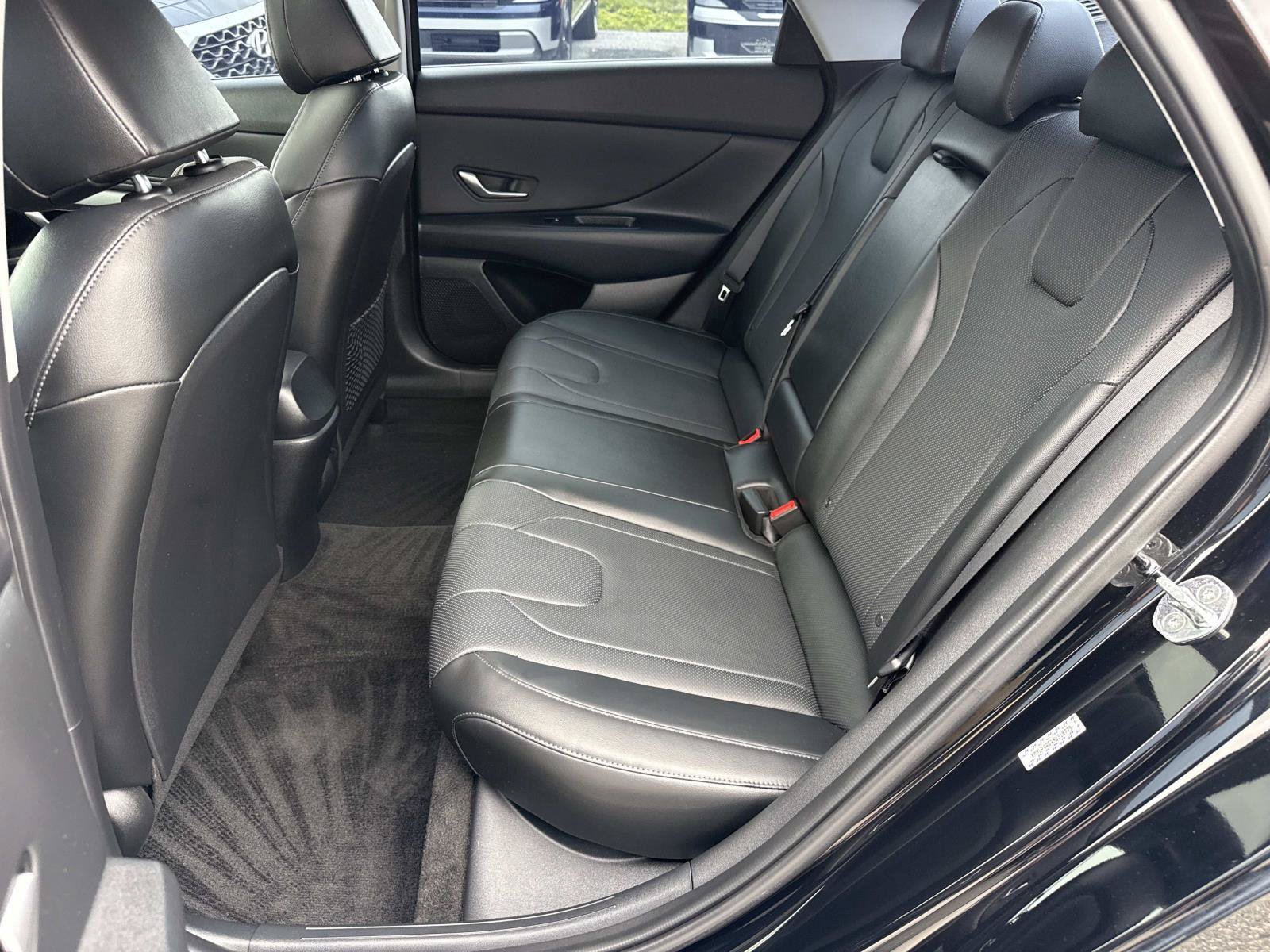 Certified 2022 Hyundai Elantra Limited FWD image 23