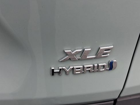 Used 2021 Toyota RAV4 XLE w/ XLE Grade Weather Package AWD/4WD image 21