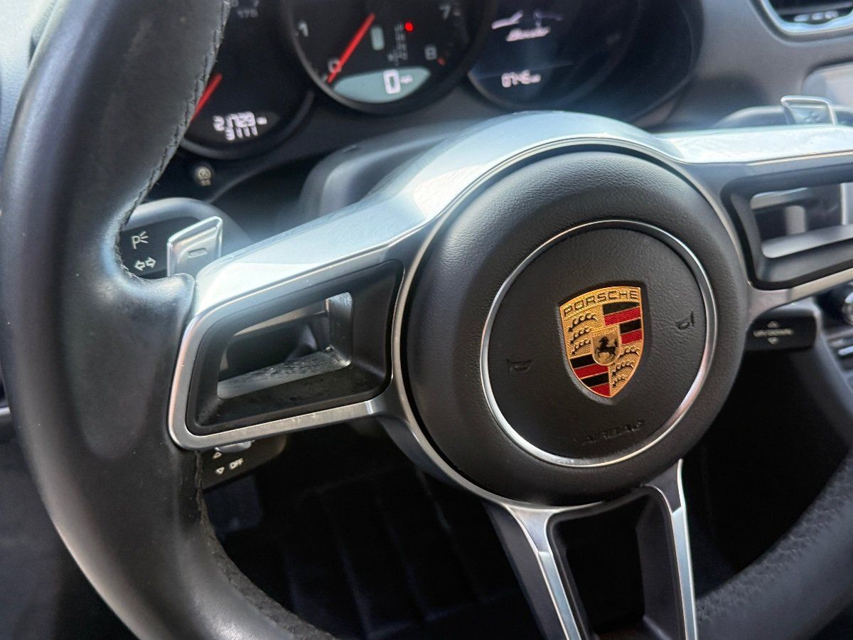 Used 2018 Porsche 718 Boxster RWD image 17