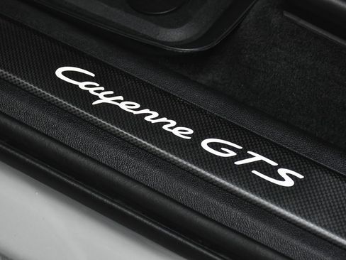 Used 2022 Porsche Cayenne GTS image 12
