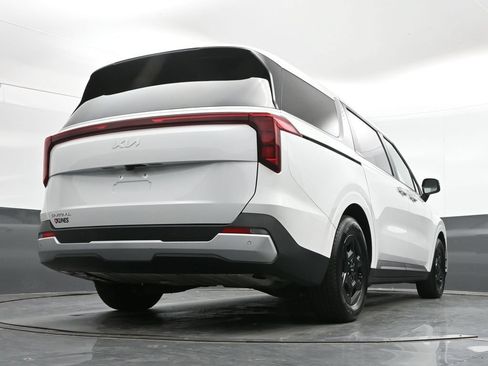 Used 2025 Kia Carnival FWD image 41