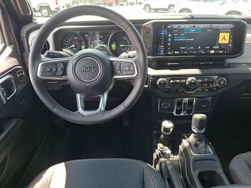 Used 2025 Jeep Wrangler Unlimited Sahara w/ Safety Group AWD/4WD image 11