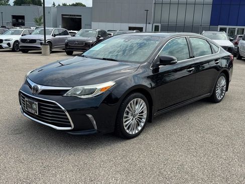 Used 2017 Toyota Avalon Limited FWD image 1