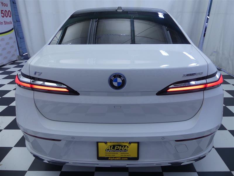 Used 2024 BMW i7 xDrive60 w/ Premium Package AWD/4WD image 5