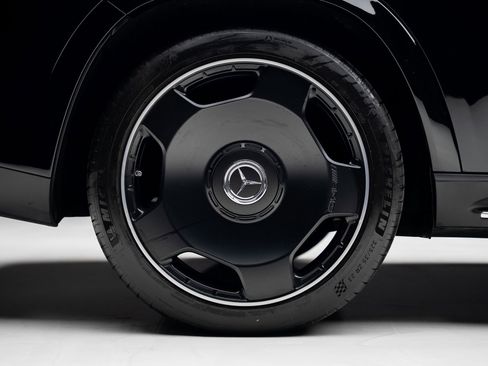 Used 2025 Mercedes-Benz GLS 63 AMG 4MATIC image 40