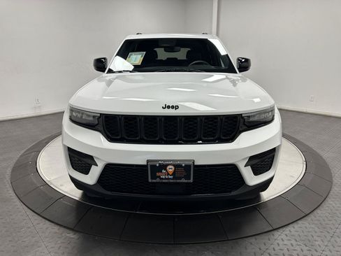 Used 2023 Jeep Grand Cherokee Altitude AWD/4WD image 4