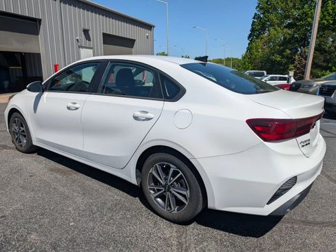 Used 2023 Kia Forte LXS w/ LXS Technology Package FWD image 2