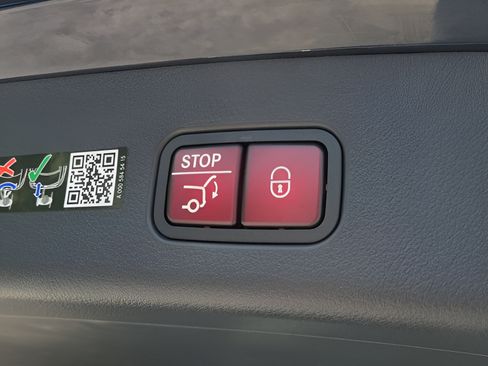Certified 2026 Mercedes-Benz GLC 300 image 5