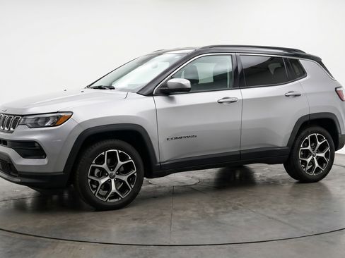 Used 2025 Jeep Compass Limited AWD/4WD image 3