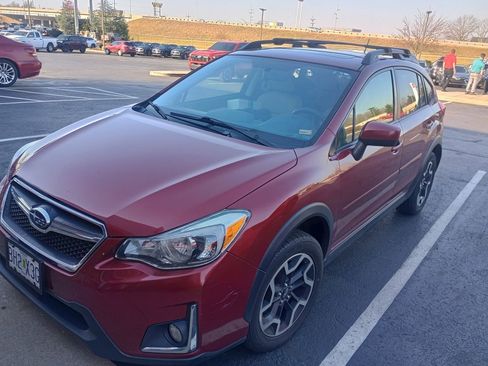 Used 2017 Subaru Crosstrek 2.0i Premium w/ Moonroof Package image 2