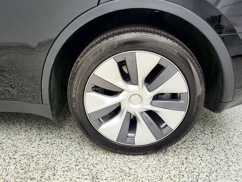 Used 2023 Tesla Model Y Long Range AWD/4WD image 9
