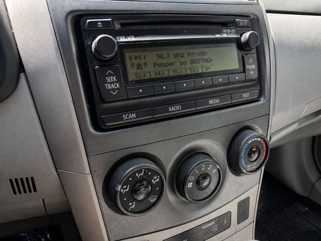 Used 2012 Toyota Corolla LE FWD image 16