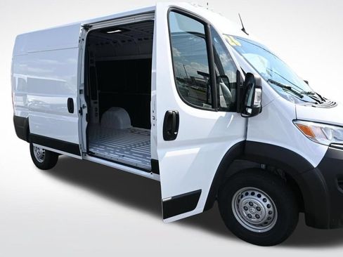 Used 2026 RAM ProMaster 2500 w/ Convenience Group FWD image 19