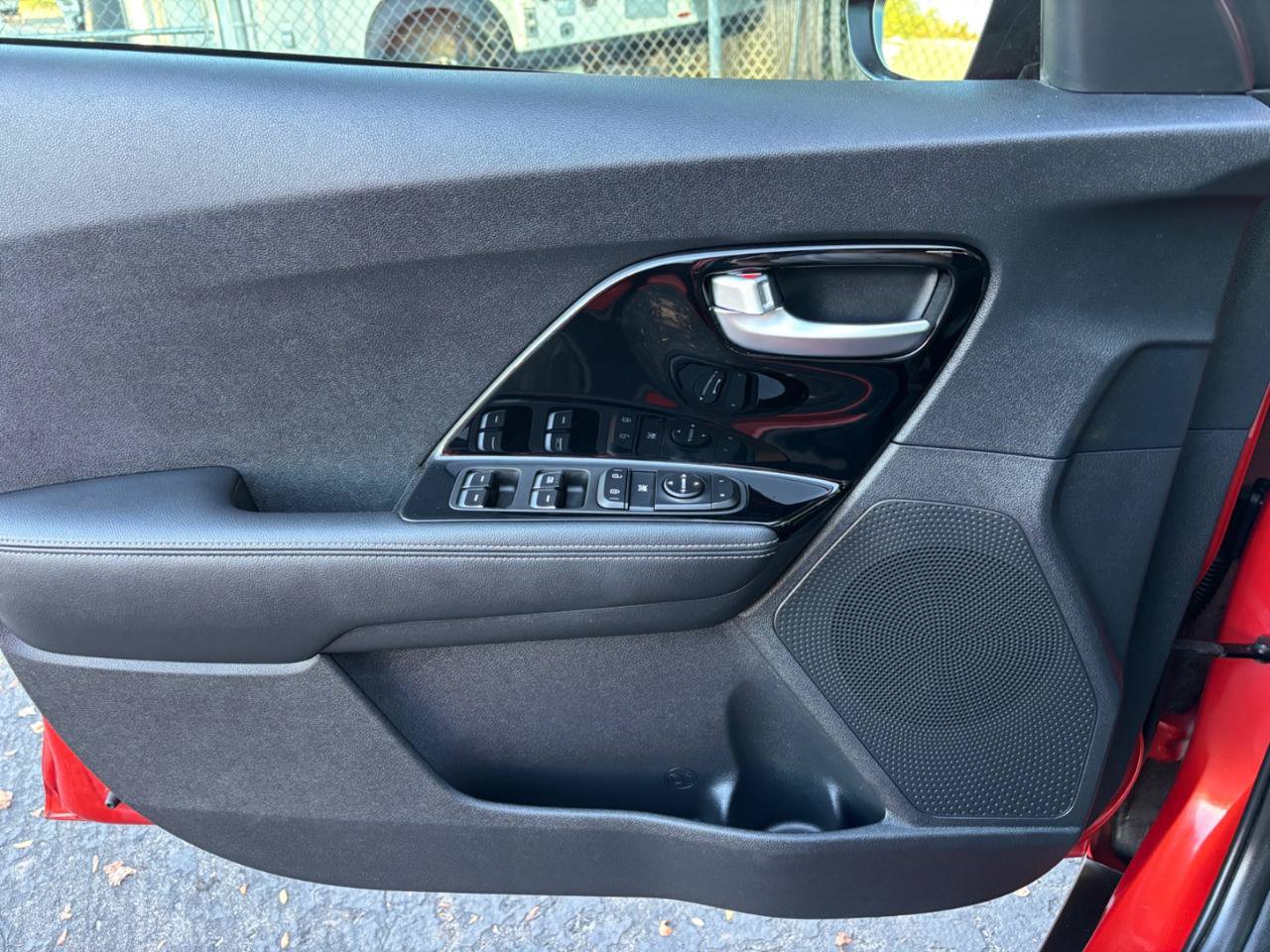 Used 2022 Kia Niro LXS FWD image 12