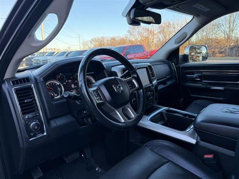 Used 2016 RAM 3500 Laramie image 32