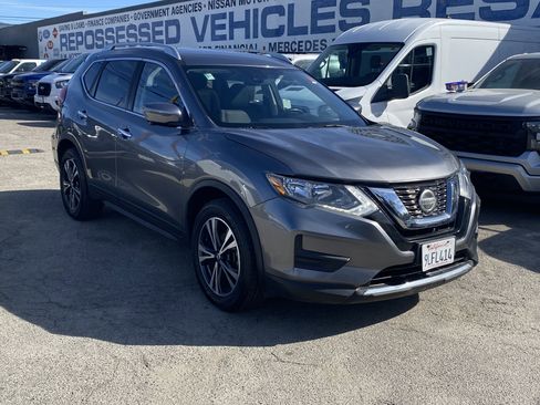 Used 2020 Nissan Rogue SV w/ Premium Package image 4