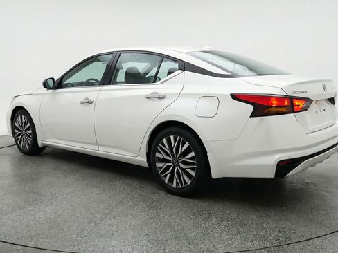 Used 2025 Nissan Altima 2.5 SV FWD image 6