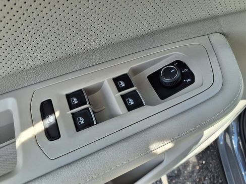 New 2026 Volkswagen Atlas SE image 9