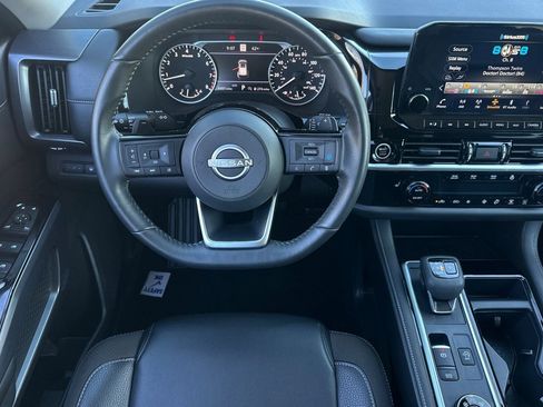 Used 2024 Nissan Pathfinder SL image 27