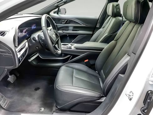 Used 2024 Cadillac Lyriq Luxury AWD/4WD image 8