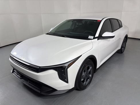 New 2026 Kia K4 FWD image 4