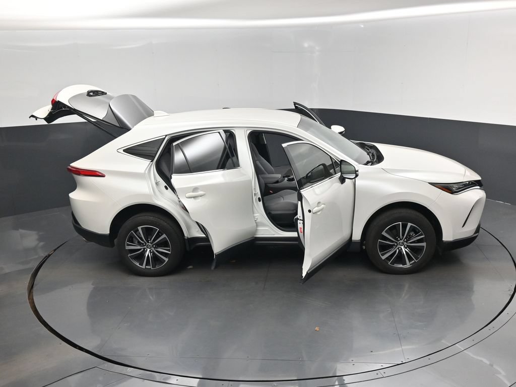 Used 2022 Toyota Venza LE AWD/4WD image 18