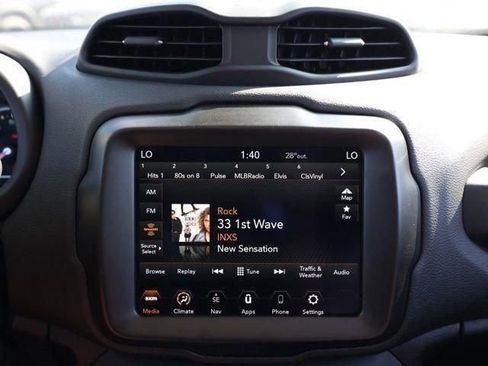 Used 2023 Jeep Renegade Latitude w/ Sun & Fun Group image 29