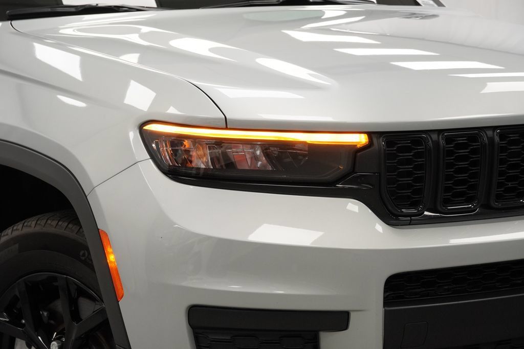 Certified 2024 Jeep Grand Cherokee L Altitude AWD/4WD image 9