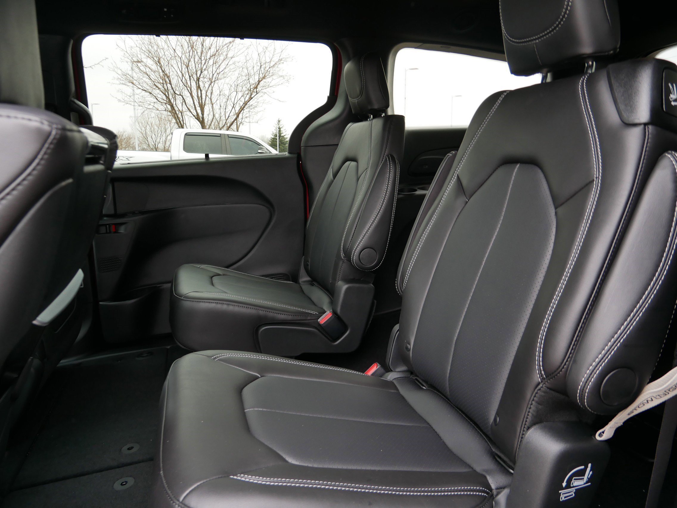 New 2026 Chrysler Pacifica Select AWD/4WD image 10