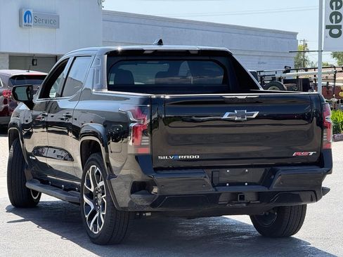 Used 2025 Chevrolet Silverado EV RST AWD/4WD image 2