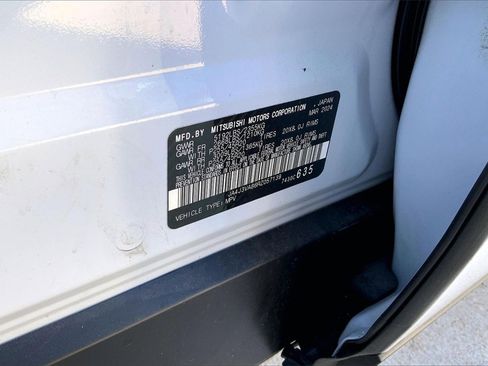 Used 2024 Mitsubishi Outlander SE image 34