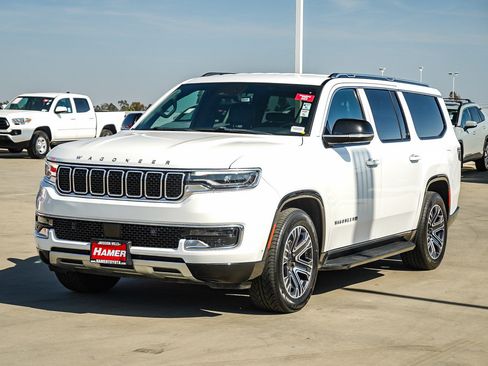 Used 2023 Jeep Wagoneer L Series II AWD/4WD image 3