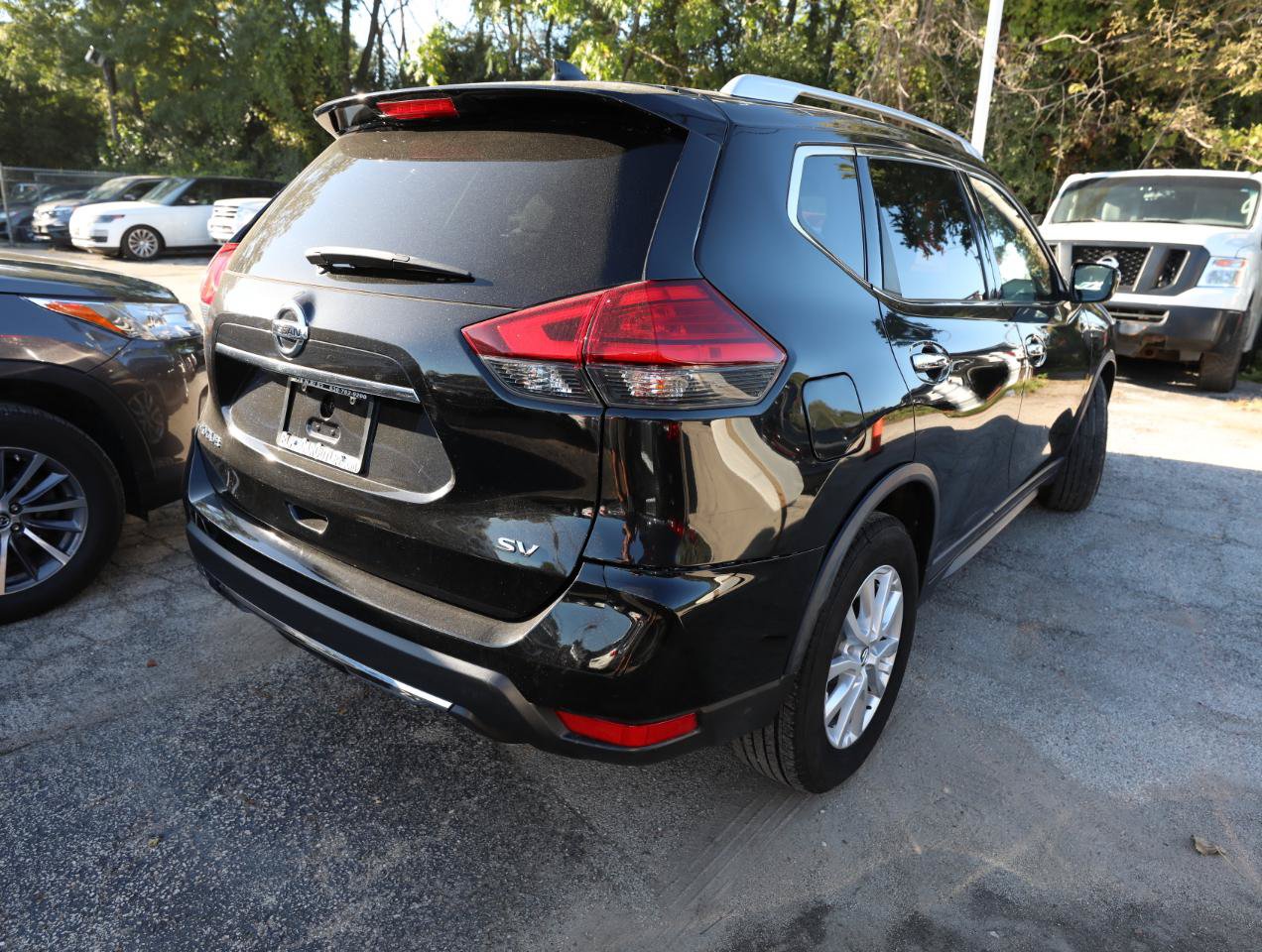 Used 2017 Nissan Rogue SV FWD image 3