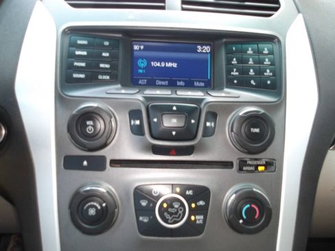 Used 2015 Ford Explorer FWD image 12