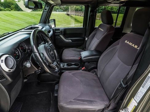 Used 2015 Jeep Wrangler Unlimited Sahara AWD/4WD image 25