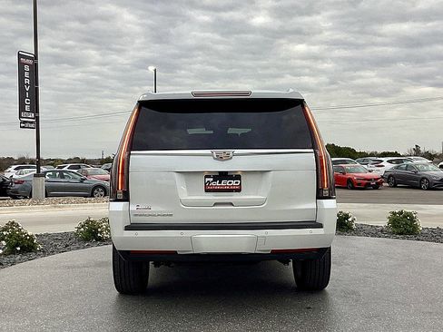 Used 2020 Cadillac Escalade Luxury image 6