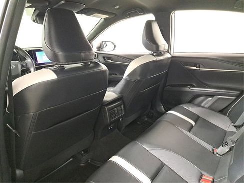 Used 2025 Toyota Camry LE image 11